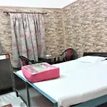 Goroomgo Teerth Guest House Varanasi Near Temple And Ganga Ghat