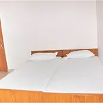 Goroomgo Teerth Guest House Varanasi Near Temple And Ganga Ghat