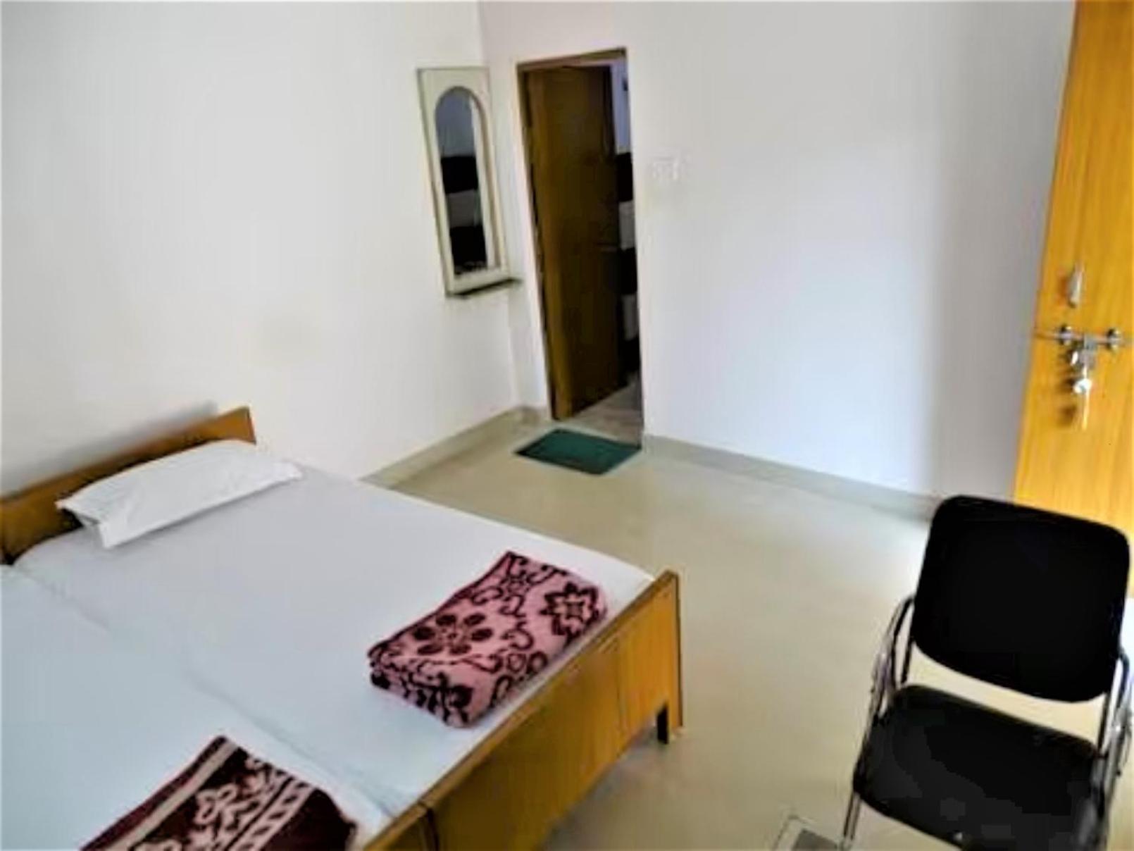 Goroomgo Teerth Near Temple And Ganga Ghat Hotel Varanasi