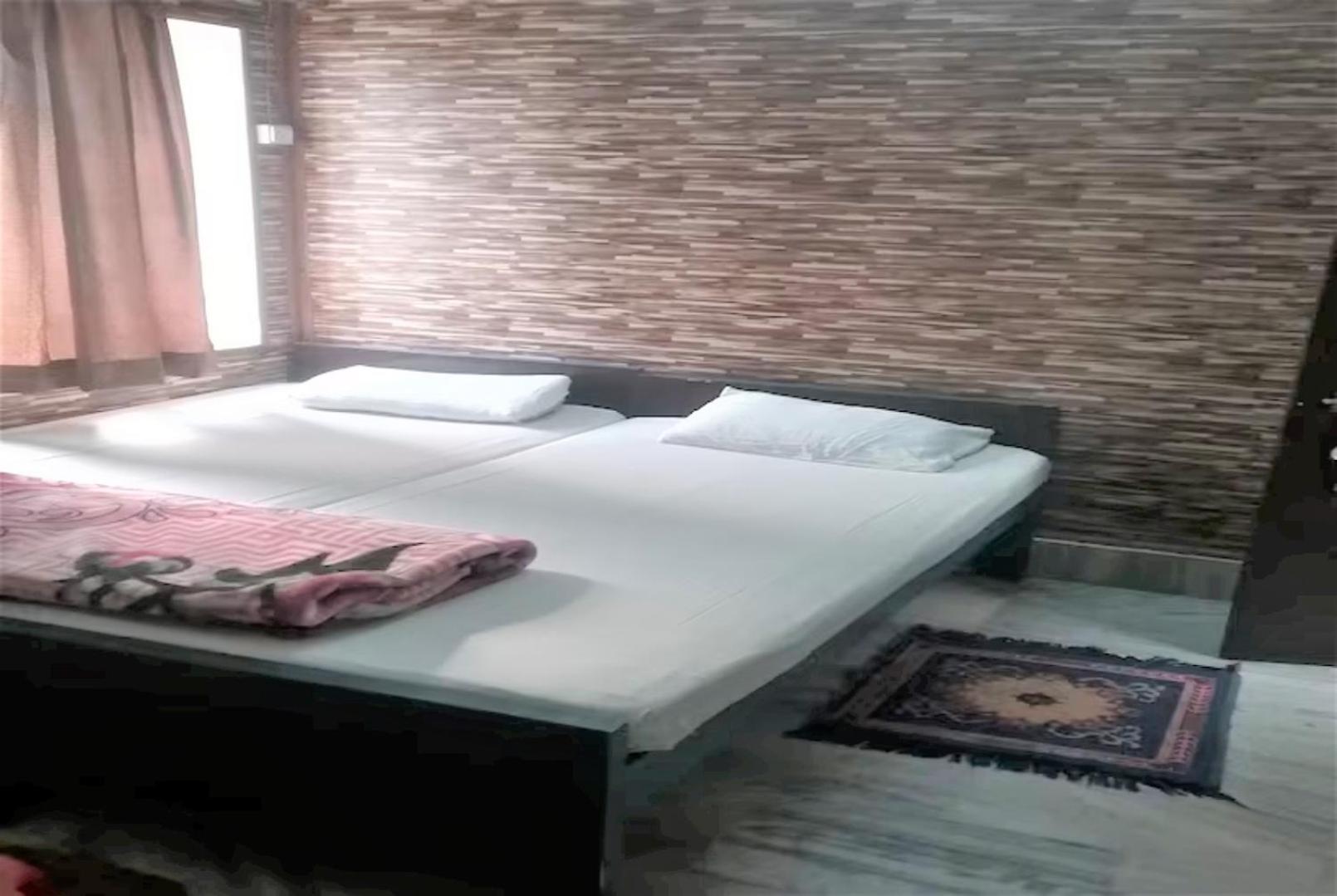Goroomgo Teerth Near Temple And Ganga Ghat Hotel Varanasi