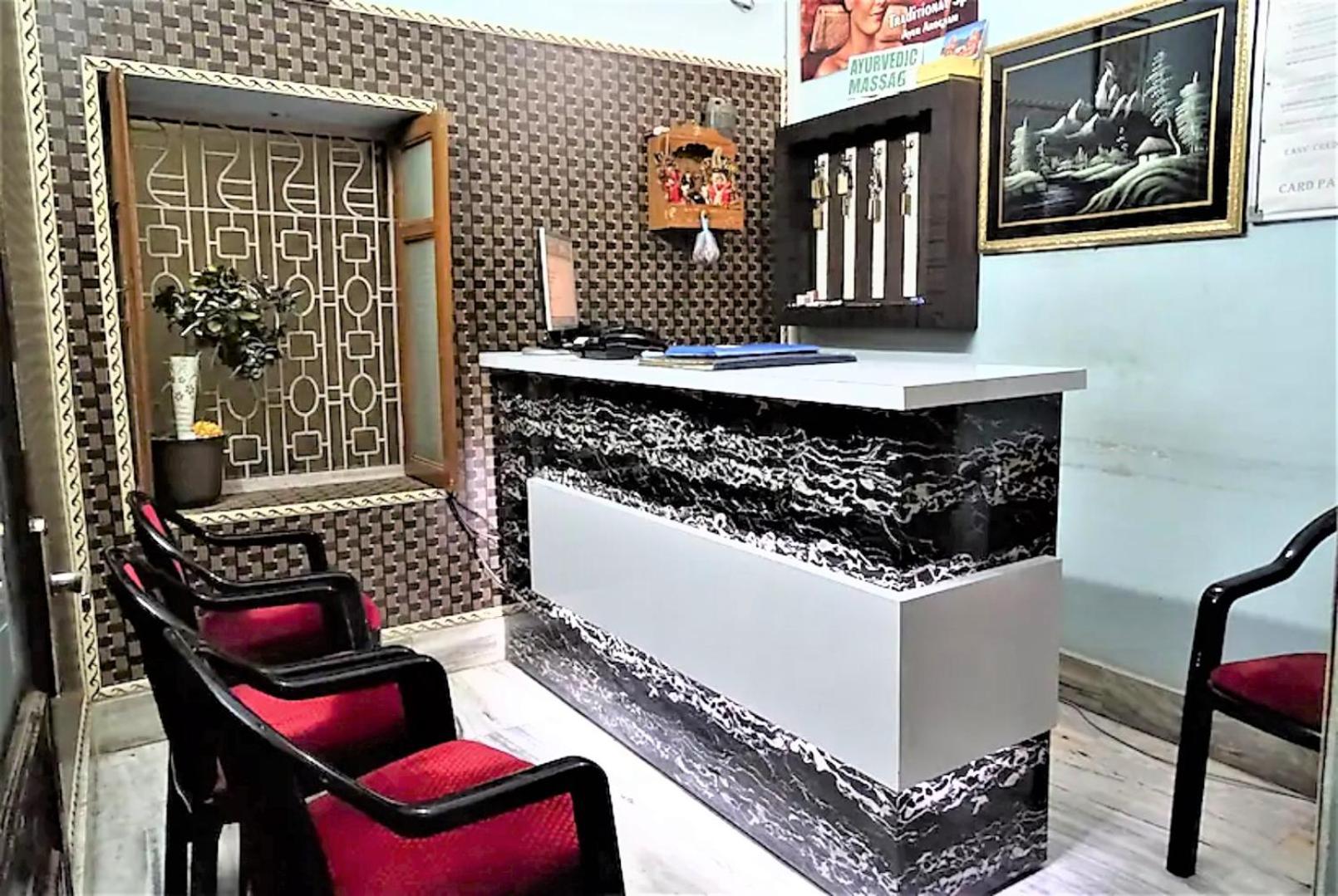 Goroomgo Teerth Near Temple And Ganga Ghat Hotel